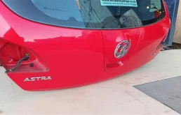 Крышка багажника для Opel Astra 2014 года на фотографиях