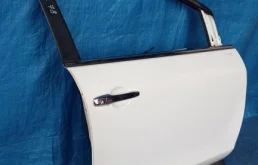 Дверь передняя правая для Mazda CX 7 2006 года на фотографиях