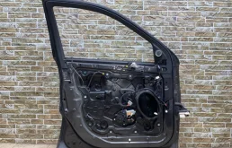 Дверь передняя левая для Jeep Grand Cherokee на фотографиях