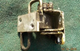 Петля двери задняя левая нижняя для Audi Q7 на фотографиях