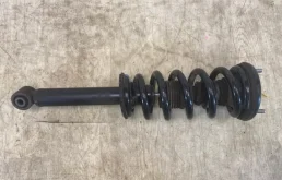 Амортизатор передний левый для Mitsubishi Pajero на фотографиях