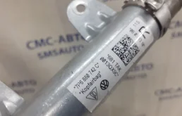 Шторка безопасности правая для Volkswagen Touareg на фотографиях