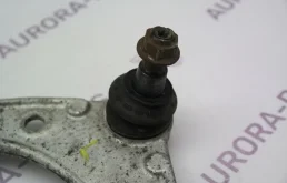 Рычаг передний левый верхний для Audi Q7 2009 года на фотографиях