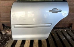 Дверь задняя левая для Volkswagen Touran 2009 года на фотографиях