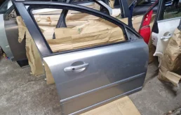 передняя правая дверь для Volvo S40 VS 1995-2004