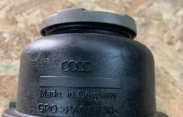 Бачок ГУР для Audi A8 2010 года на фотографиях