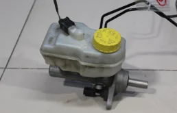 Бачок главного тормозного цилиндра для Skoda Rapid 2020 года на фотографиях