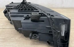 Фара правая для Audi Q7 2020 года на фотографиях