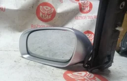 Стекла и зеркала для Volkswagen Touran 2008 года на фотографиях