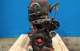 Двигатель без навесного для Nissan X-Trail 2006 года на фотографиях