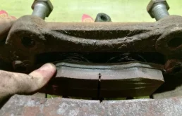 Суппорт передний левый для Mercedes-Benz E class на фотографиях