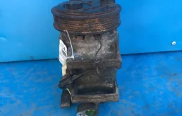 Компрессор кондиционера для Nissan X-Trail 2003 года на фотографиях