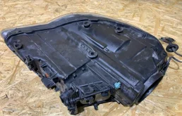 Фара ксенон левая для Volkswagen Touareg 2008 года на фотографиях