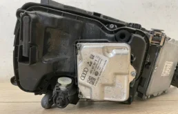 Фара ксенон левая для Audi Q7 2017 года на фотографиях