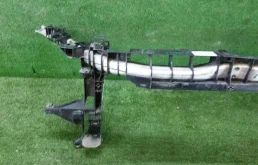 Усилитель переднего бампера для Mercedes-Benz CLA class 2018 года на фотографиях