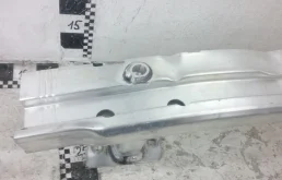 Усилитель заднего бампера для Volkswagen Touareg на фотографиях