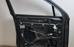 Дверь передняя левая для Audi Q7 2015 года на фотографиях