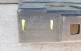 Отбойник капота для Audi Q3 на фотографиях