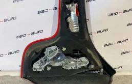 Фонарь правый для Volvo C30 на фотографиях