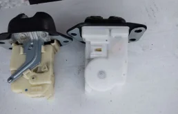 90502-EN00A Замок для Nissan Note E11 2005-2012