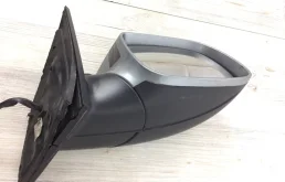 Стекла и зеркала для Audi Q7 2012 года на фотографиях