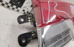 Фонарь внешний правый для Skoda Rapid 2025 года на фотографиях