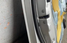 Дверь передняя левая для Toyota Corolla 2001 года на фотографиях