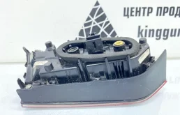 Фонарь внутренний правый для Skoda Rapid 2023 года на фотографиях