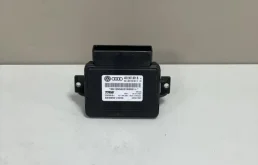 Блок управления стояночным тормозом для Audi A8 2008 года на фотографиях