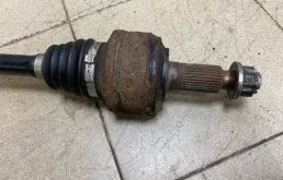 Привод задний правый для Audi Q7 2010 года на фотографиях