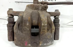 Скоба суппорта передняя для Suzuki Grand Vitara на фотографиях