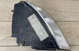 Фары для Volkswagen Touareg 2002 года на фотографиях