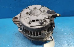 Генератор для Nissan X-Trail 2001 года на фотографиях