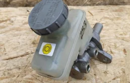 Главный тормозной цилиндр для Suzuki Grand Vitara на фотографиях