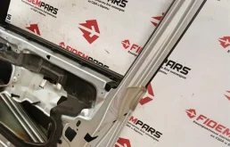 Дверь передняя правая для BMW X3 2005 года на фотографиях