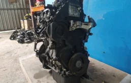 Двигатель без навесного для Peugeot 407 на фотографиях