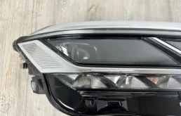 Фара ксенон левая для Volkswagen Touareg 2021 года на фотографиях