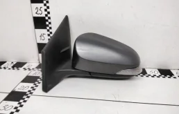 Стекла и зеркала для Toyota Corolla 2016 года на фотографиях