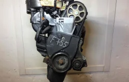 Двигатель без навесного для Volkswagen Polo 1999 года на фотографиях