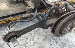 Рычаг продольный задний левый для Volvo XC70 2010 года на фотографиях