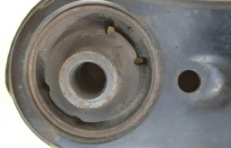 Качающийся рычаг правый для Toyota Alphard 2023 года на фотографиях