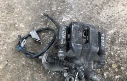 Суппорт задний левый для Honda Civic 2005 года на фотографиях