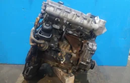 Двигатель без навесного для Nissan Navara 2002 года на фотографиях