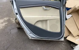 Дверь задняя левая для Volvo XC70 2013 года на фотографиях