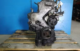 Двигатель без навесного для Nissan X-Trail 2006 года на фотографиях