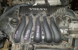 Двигатель без навесного для Volvo C30 2006 года на фотографиях