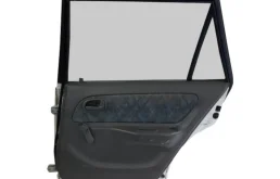 Двери для Toyota Corolla 1996 года на фотографиях