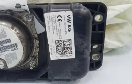 Подушка безопасности водителя для Skoda Rapid 2018 года на фотографиях