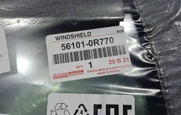Лобовое (ветровое) стекло для Toyota RAV4 на фотографиях