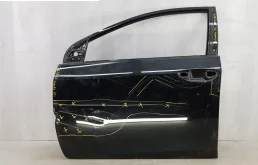 Стекла и зеркала для Toyota Corolla 2016 года на фотографиях